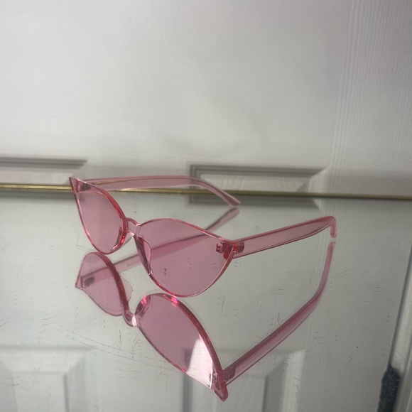 Rad + Redefined Mono Color Cat Sunglasses - Picture 2 of 3